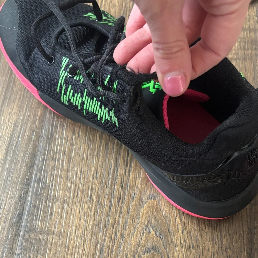 Basketball shoes - Picture 9 of 10